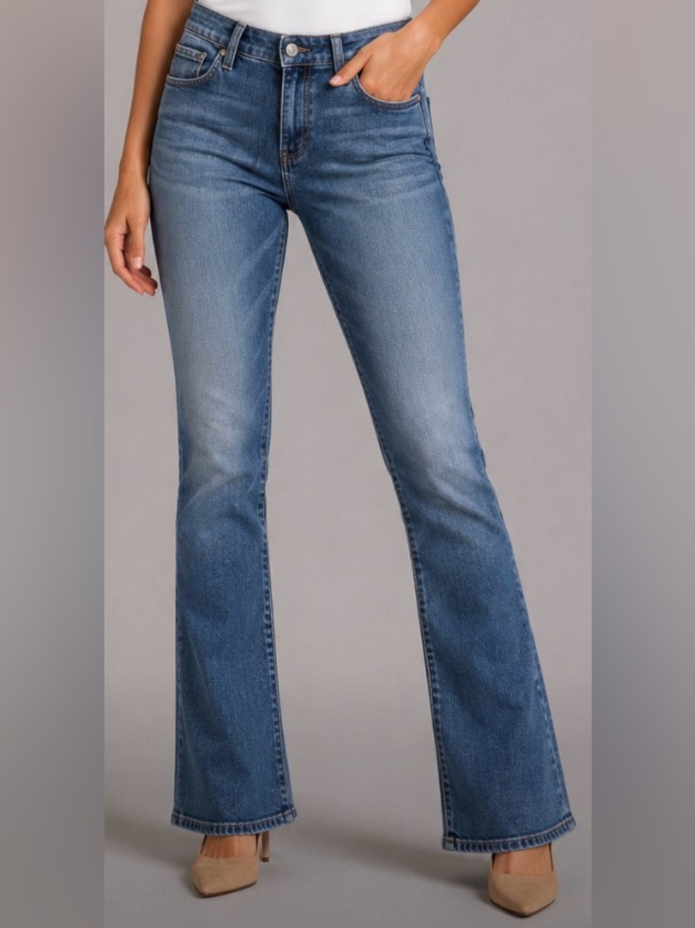 PAIGE Laurel Canyon Medium Blue Low Rise  Flare Jeans Size 31
